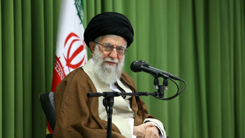 Khamenei suspendeu as comunicações eletrônicas para dificultar sua localização (Foto: Iranian Leader's Press Office/Getty Images)