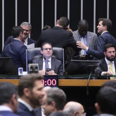 Congresso prioriza interesses próprios em detrimento das necessidades da população