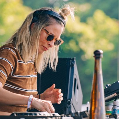 Blond:ish fala sobre sua residência histórica em Ibiza e interações com o público