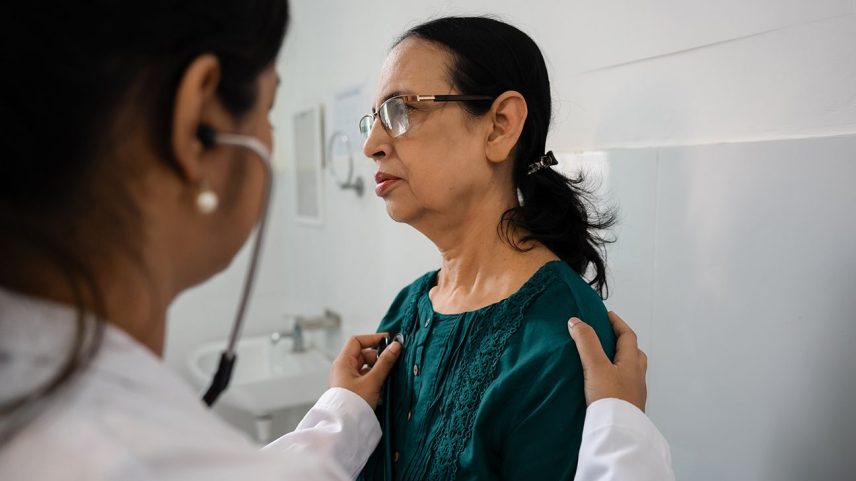A doença cardíaca, no geral, diminuiu 66% desde 1970, mas continua sendo a principal causa de morte entre os americanos. (Foto: Tashdique Mehtaj Ahmed/Getty Images)