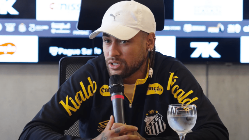 Neymar Jr. deu coletiva de imprensa para familiares e amigos após renovar com o Santos (Foto: Reprodução/Santos TV)