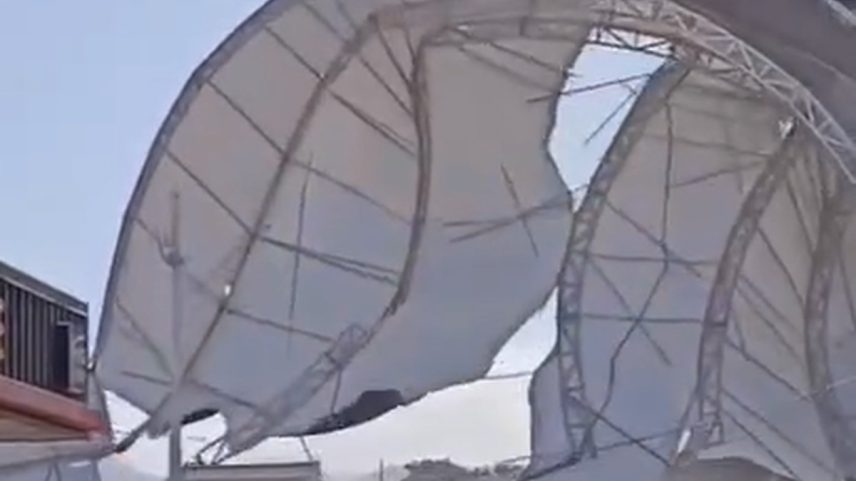 Estrutura que cobria arena de eventos foi derrubada por ventos de 65km/h (Foto: Reprodução)