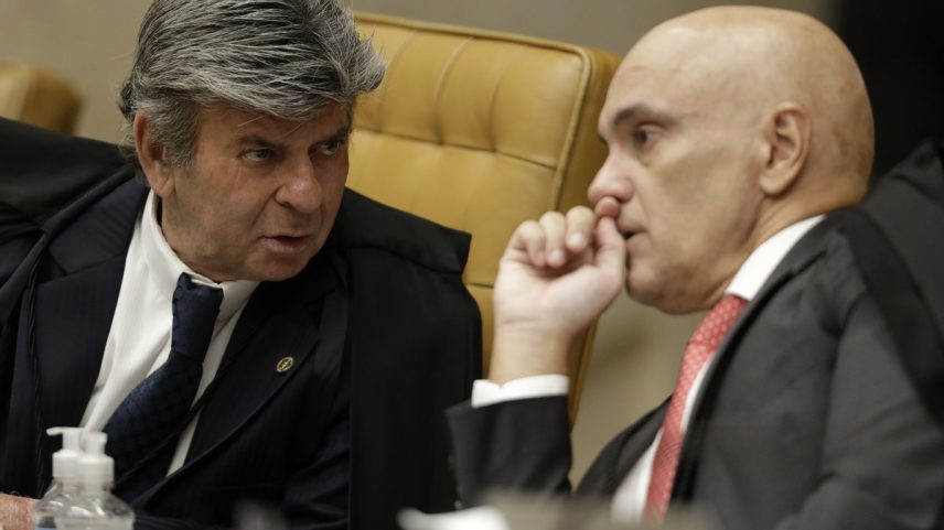 Ministros do Supremo Tribunal Federal (STF) Luiz Fux (à esq.) e Alexandre de Moraes durante sessão da Corte (Foto: Cristiano Mariz/O Globo)