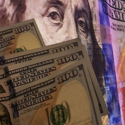 Dólar recua com incertezas sobre tarifas internacionais afetando o mercado