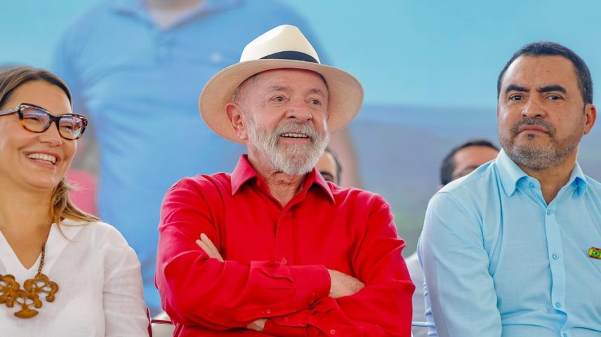 Janja, Lula e Wanderlei Barbosa, durante cerimônia em Araguatins (TO), nesta sexta-feira (Foto: Cláudio Kbene/ PR)