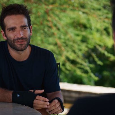 Renato revela a Afonso que está em um relacionamento com Solange