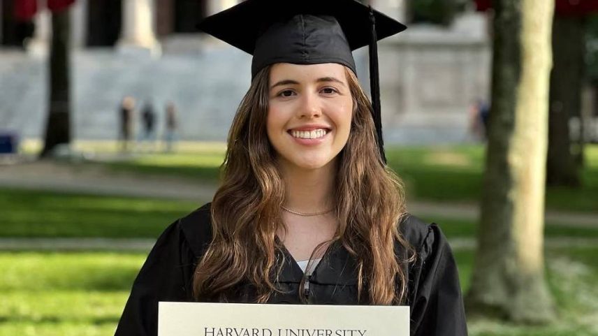 Sarah Borges, 22, recebe diploma com honras da universidade de Harvard (Foto: Reprodução/Instagram)