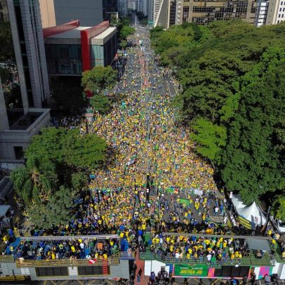 Bolsonaro e Malafaia atraem 12,4 mil pessoas em ato na Avenida Paulista