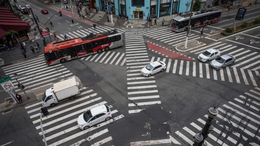 Esquina de Ipiranga com Avenida São João, em São Paulo — Foto: Edilson Dantas / Agência O Globo/06/05/2022