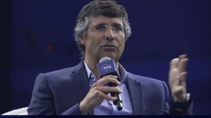 André Esteves, do BTG Pactual: 'mesmo Congresso que aprovou as reformas vai fazer o ajuste fiscal necessário' (Foto: Reprodução/Youtube)