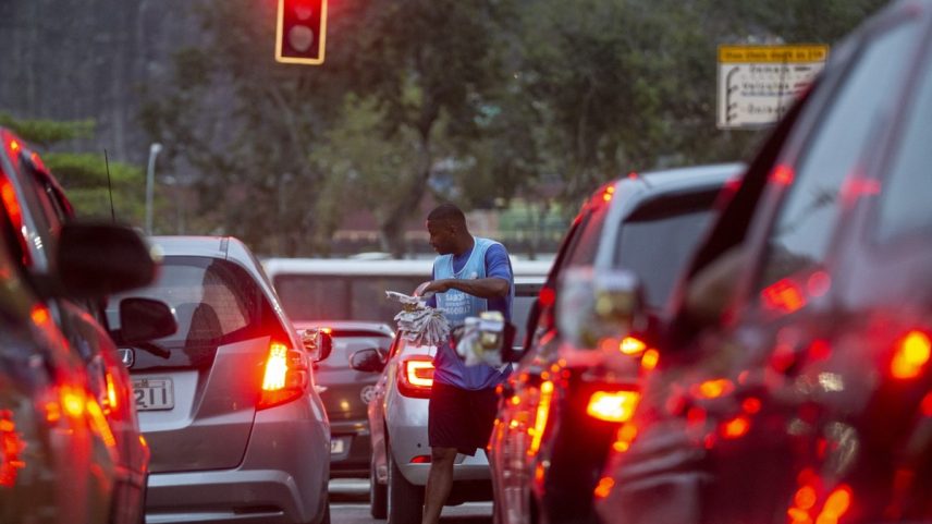 Apesar de queda, informalidade no mercado de trabalho brasileiro ainda é muito alta: 37,8% (Foto: Alexandre Cassiano)