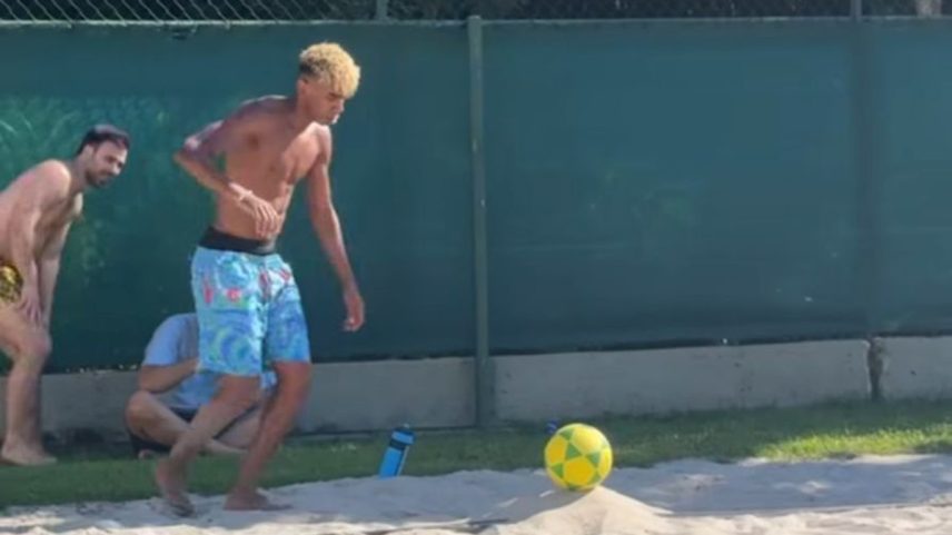 Neymar joga futevôlei com Yamal (Foto: Reprodução)