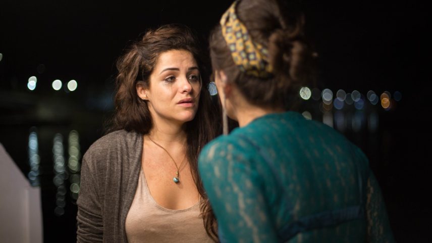 Cena do filme ‘No silêncio’, com as atrizes Jéssica Lima e Clarice Alves (Foto: Karen Gadret / Divulgação)