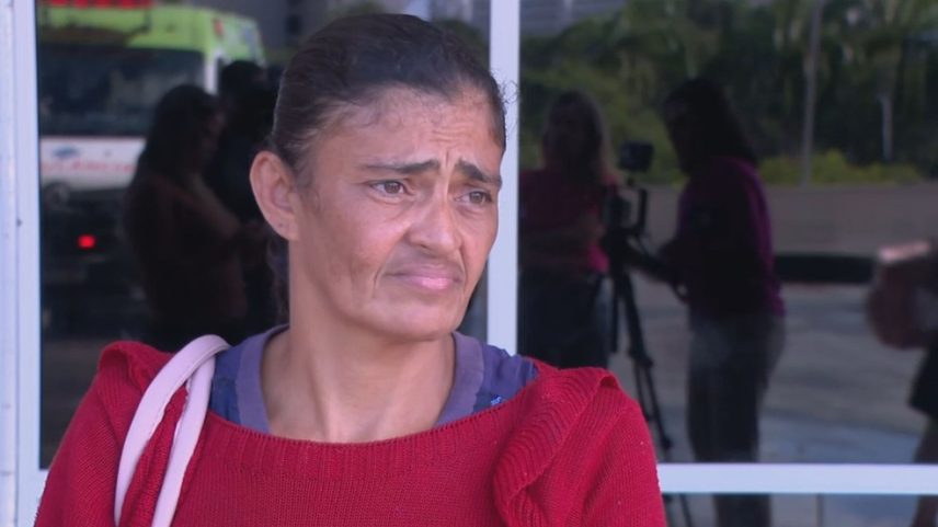Tia de garota de 9 anos baleada pede por justiça (Foto: Reprodução/TV Globo)