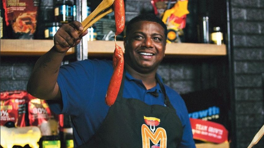 Cozinha popular. Master Tralha ensina receitas preparadas com ingredientes que as pessoas costumam ter em casa — Foto: Júlia Aguiar/Agência O Globo