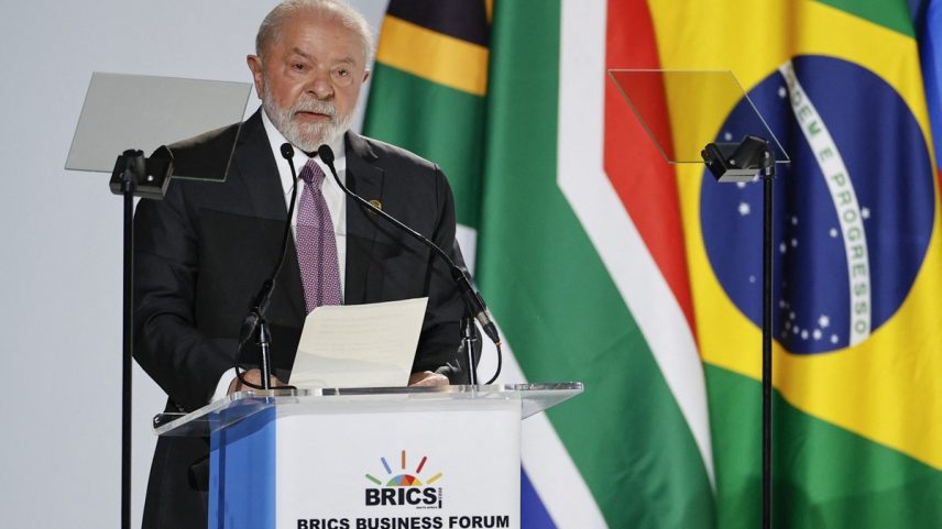 O presidente Luiz Inácio Lula da Silva discursa durante o Fórum Empresarial do Brics (Foto: Gianluigi Guercia/AFP)