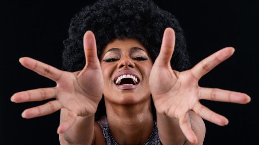 O multi-premiado musical 'Elza', sobre a vida de Elza Soares (1930-2022) está de volta ao Rio (Foto: Divulgação)