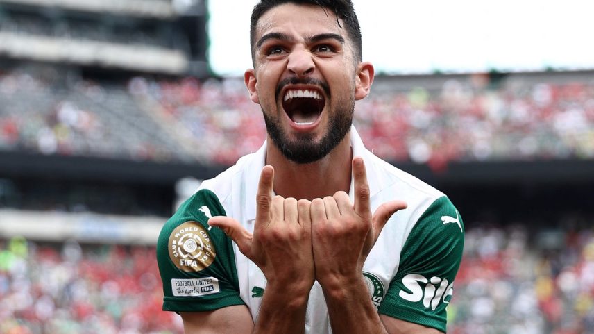 Flaco López comemora o segundo gol do Palmeiras na vitória sobre o Al Ahly (Foto: FRANCK FIFE / AFP)