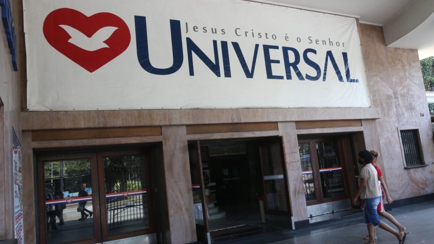 A fachada de uma Igreja Universal (Foto: Agência O Globo)