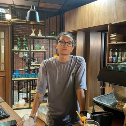 Teerã renasce, mas moradores enfrentam profundas marcas emocionais