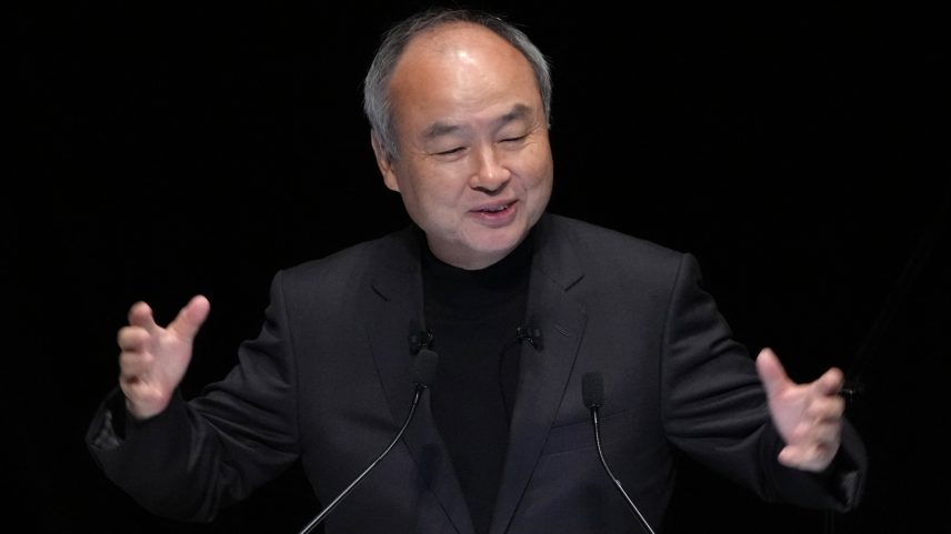Masayoshi Son: fundador e CEO do SoftBank Group brinca ao responder perguntas na assembleia anual de acionistas, em Tóquio, nesta sexta-feira, 27. (Foto: Kazuhiro Nogi/AFP/Getty Images)
