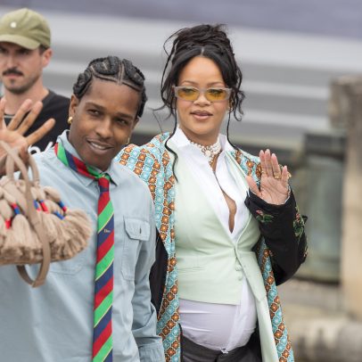 Rihanna mostra barrigão da gravidez em passeio romântico por Paris