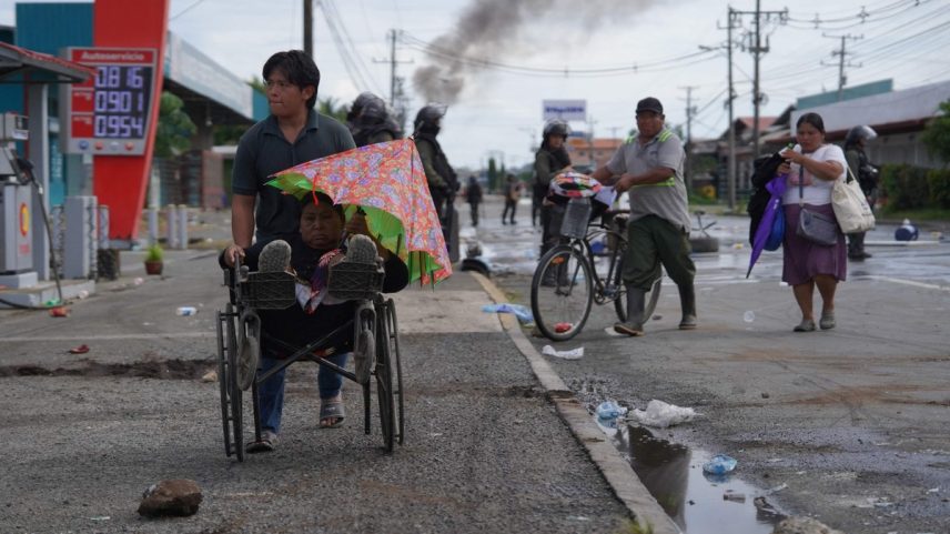 ONG denuncia morte de bebê por gases lacrimogêneos durante protestos no Panamá (Foto: Asbel Llorent/AFP)