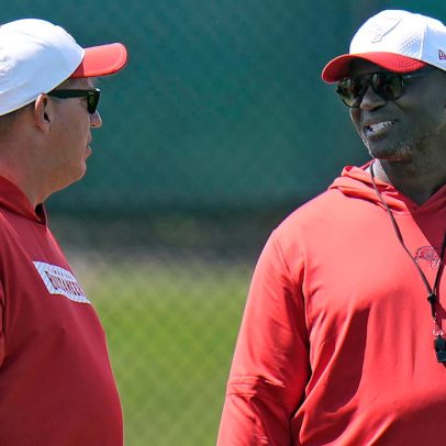 Buccaneers renovam contratos do técnico Todd Bowles e do GM Jason Licht