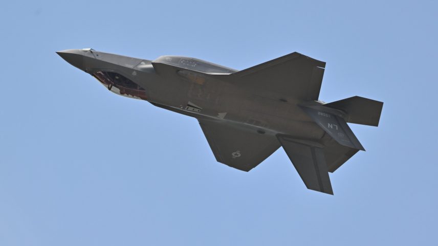 Um jato militar Lockheed Martin F-35A Lightning II da Força Aérea dos EUA no Paris Air Show, em Paris. (Foto: Mustafa Yalcin/Anadolu/Getty Images)