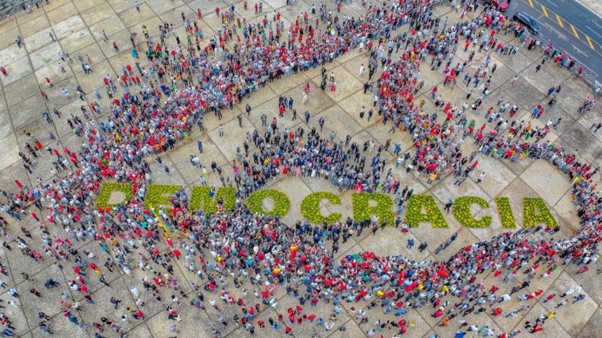 Presidente da República, Luiz Inácio Lula da Silva, durante cerimônia em defesa da Democracia, no Palácio do Planalto (Foto: Ricardo Stuckert / PR)