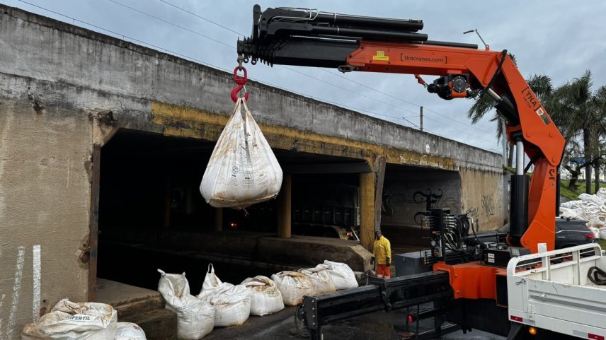 Prefeitura de Porto Alegre inicia fechamento de todas as comportas do sistema de proteção contra cheias (Foto: Divulgação)