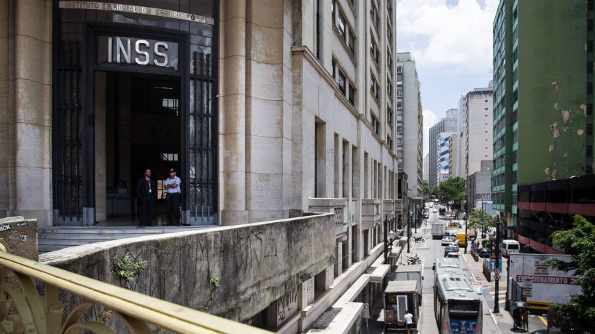 Prédio do INSS no centro da cidade de São Paulo (Foto: Folhapress)