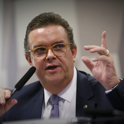 Ministro da Previdência revela críticas ao presidente do INSS durante evento