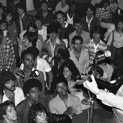 Raul Seixas em fotos inéditas de show na Banana Power (1979)