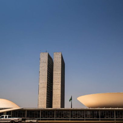 Projeto para regulamentar 'dólar digital' no Brasil avança com novas propostas
