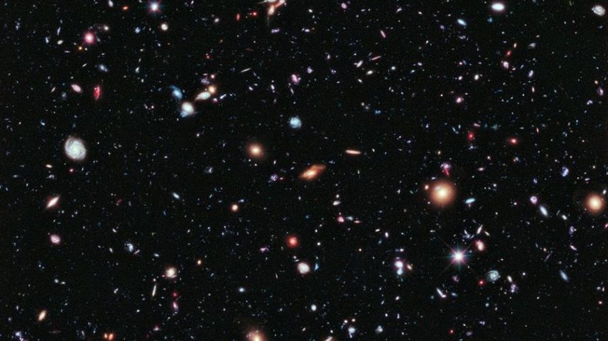 Imagem do telescópio Hubble mostra algumas das galáxias mais antigas já observadas no universo. (Foto: Hubble/Nasa)