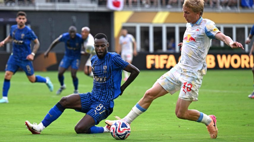 Al Hilal e Salzburg empataram em 0 a 0 (Foto: ROBERTO SCHMIDT / AFP)