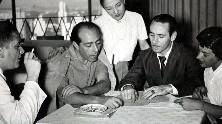 Nelson Gonçalves (à dir.) com o ator Otelo Zeloni (à esq.) (Foto: Folhapress)