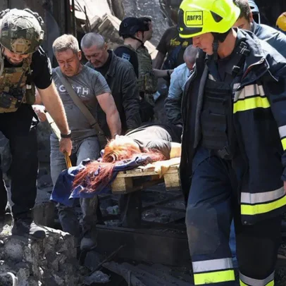 Ataques de mísseis russos deixam 16 mortos na região de Dnipropetrovsk, na Ucrânia