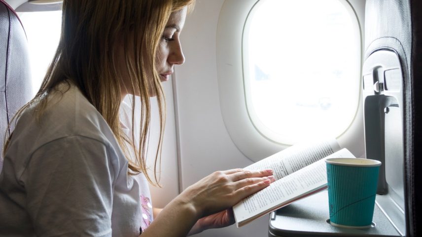 Viagem de avião (Foto: Freepik)