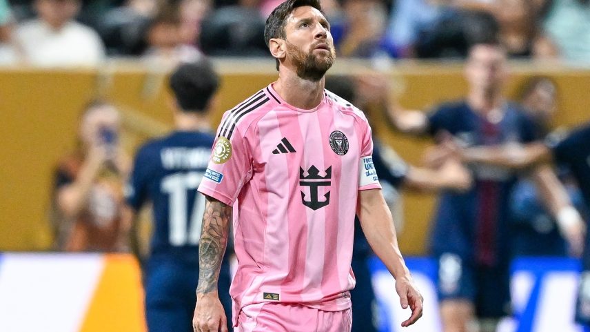 Messi reage após gol do PSG sobre o Inter Miami, nas oitavas do Mundial (Foto: Rich von Biberstein/Getty)