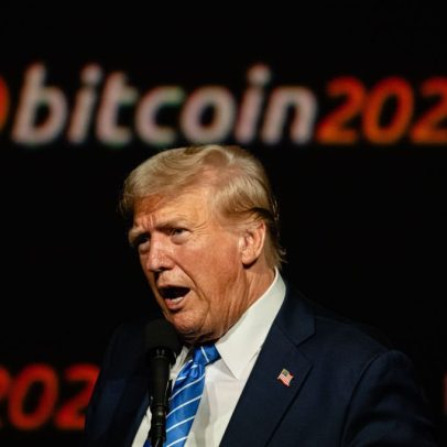 Trump afirma que bitcoin alivia pressão sobre o dólar e beneficia o país