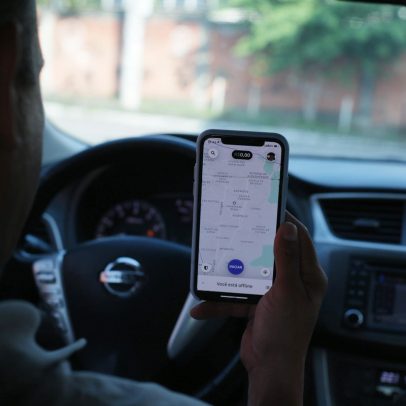 Estudo revela que vínculo entre motoristas e apps pode elevar corridas em 33,6%