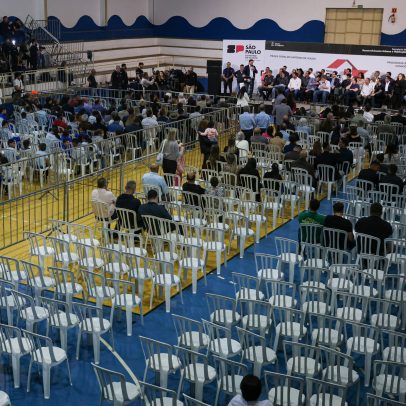 Tarcísio antecipa agenda e viaja para inaugurar praça no interior paulista