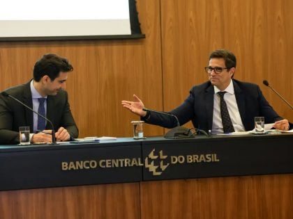 Galípolo (à esquerda na foto) vai ocupar a cadeira que foi de Campos Neto por seis anos (Foto: Jose Cruz/Agência Brasil)