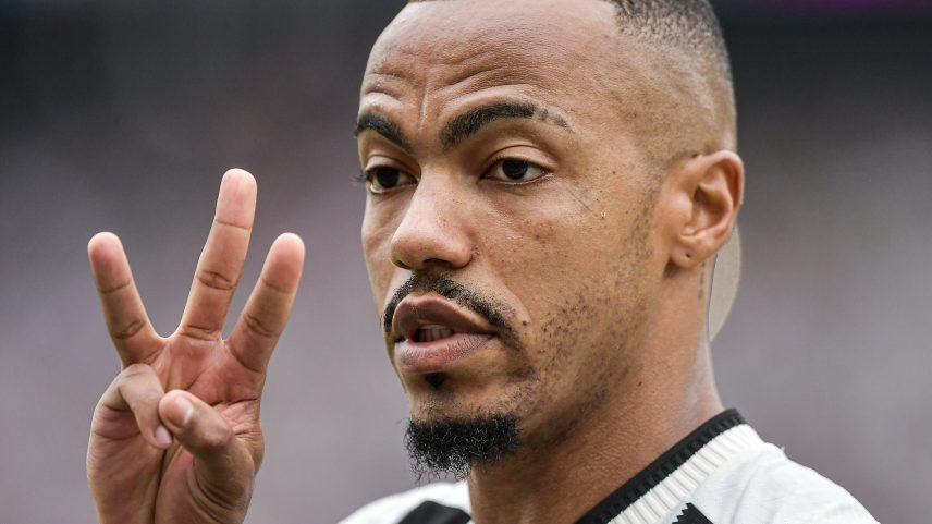 Marlon Freitas celebrou vitória heroica dos brasileiros sobre os franceses no Mundial (Foto: Thiago Ribeiro/AGIF)