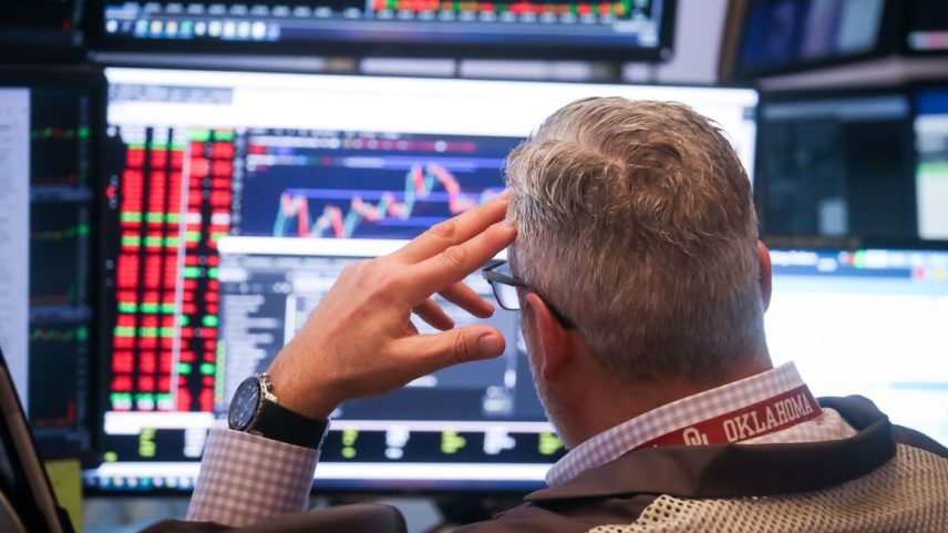 Mercado tem registrado um movimento de saída dos ativos americanos para mercados emergentes em 2025. (Foto: Michael Nagle/Bloomberg)