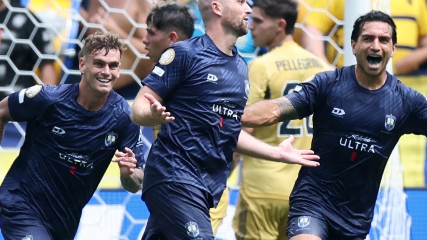 Gray comemora gol marcado pelo Auckland City contra o Boca Juniors no Mundial (Foto: ALEX GRIMM/Getty Images via AFP)
