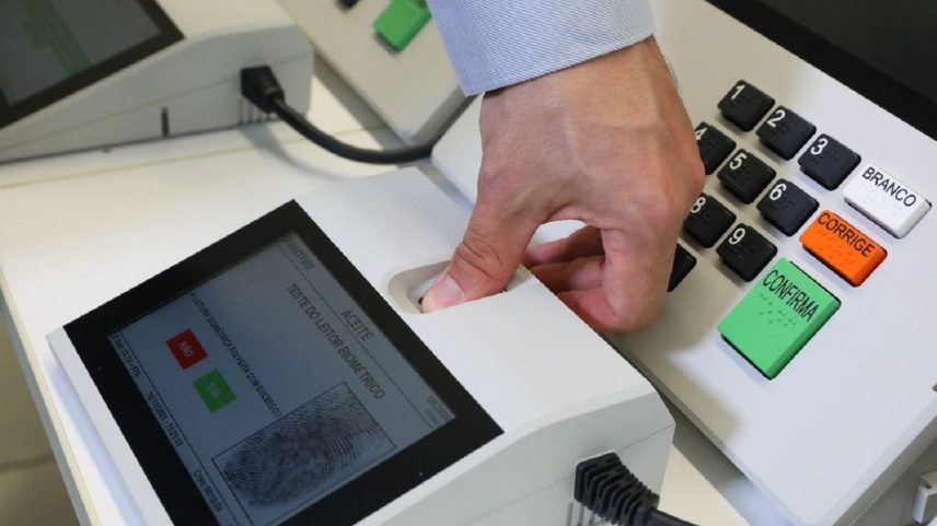 Cadastramento eleitoral por meio da biometria abrange hoje todos os 26 estados brasileiros mais o Distrito Federal e alcança 85,75% do eleitorado apto (Foto: Abdias Pinheiro/SECOM/TSE/Agência Brasil)