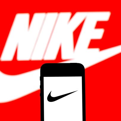 Nike registra queda no lucro e nas vendas, e ações despencam no pós-mercado